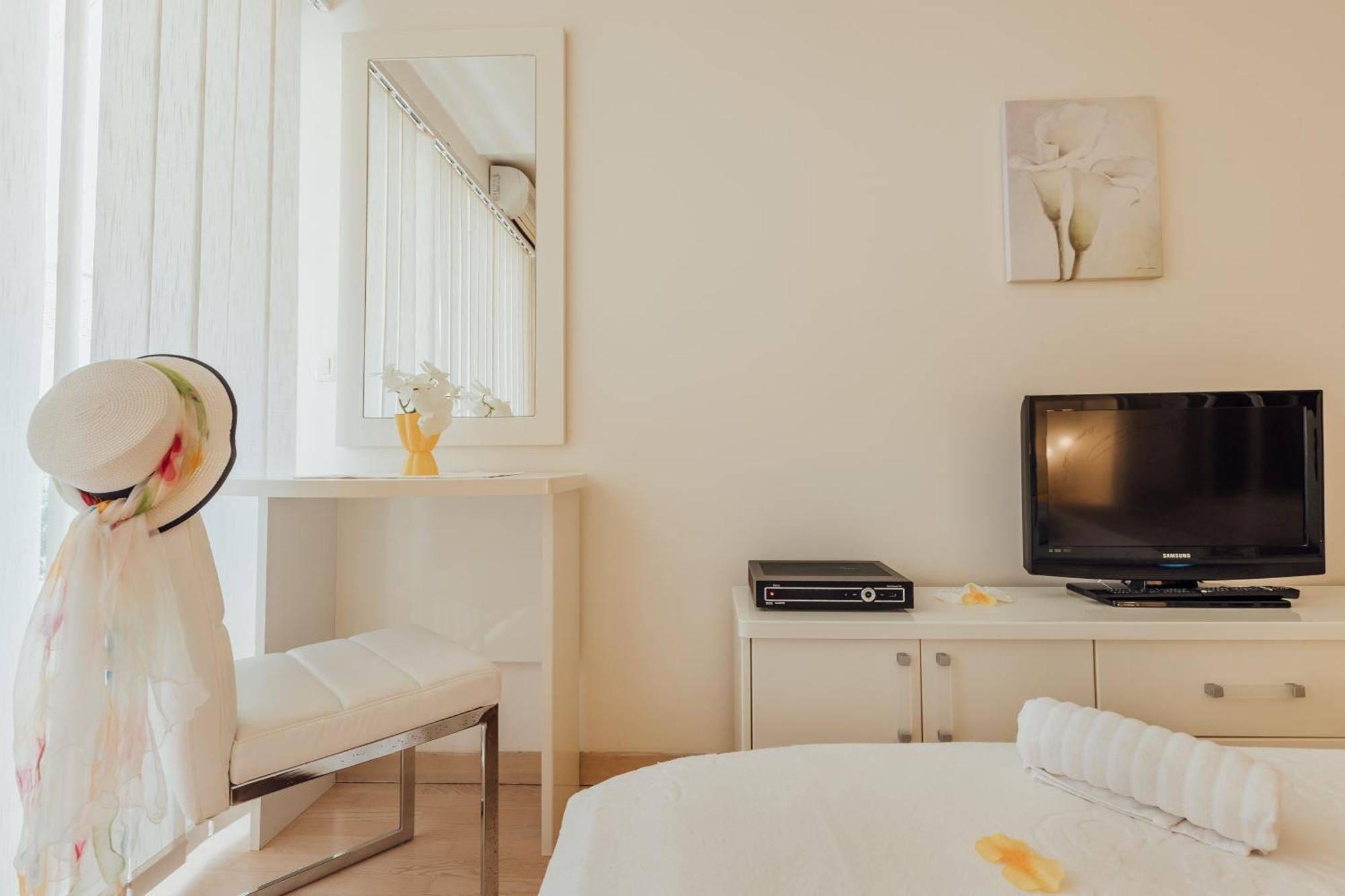 Apartments Porobic ヘルツェグ・ノヴィ エクステリア 写真